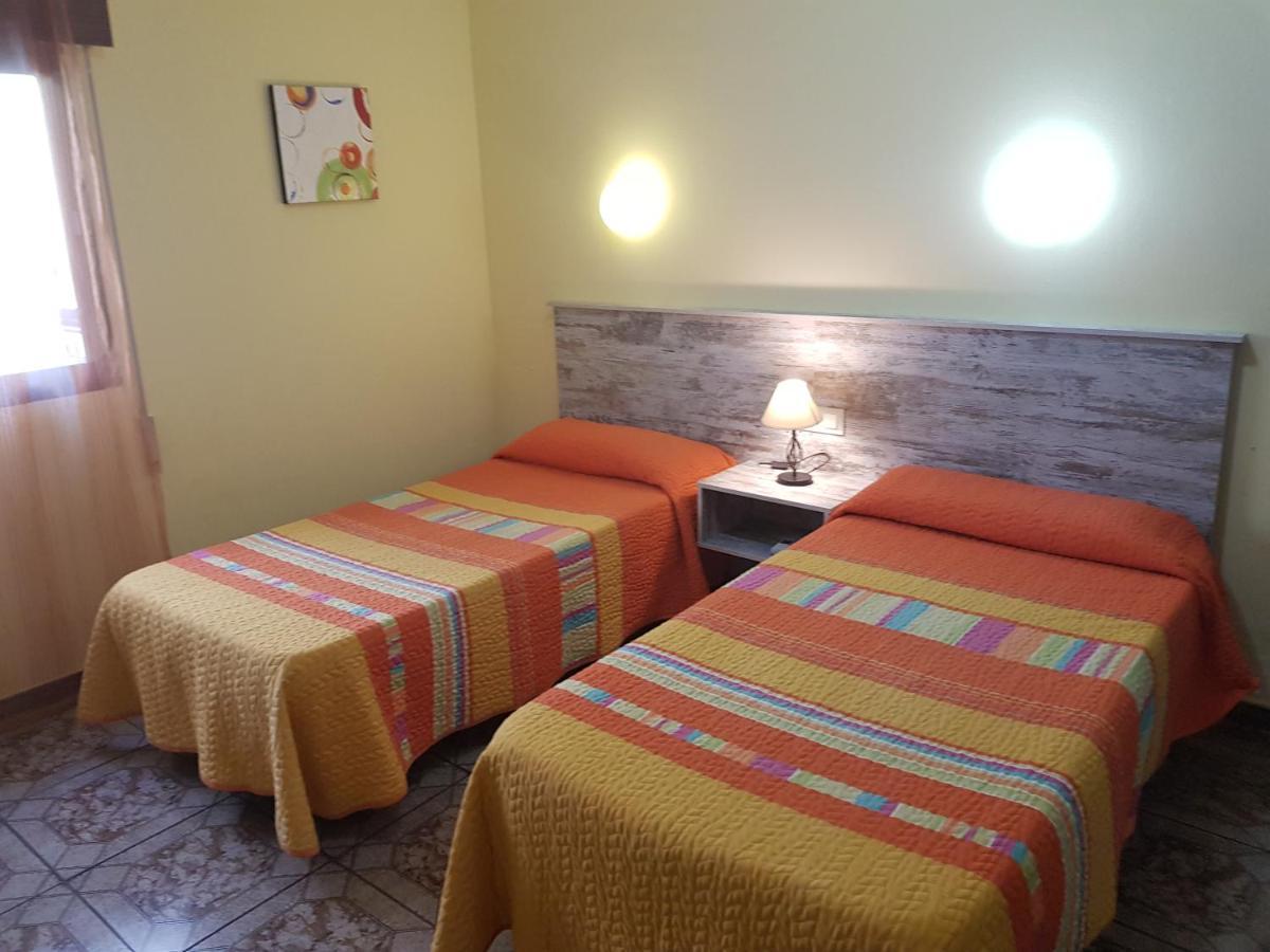 Hostal Virgen Del Rocio Ronda Exterior photo