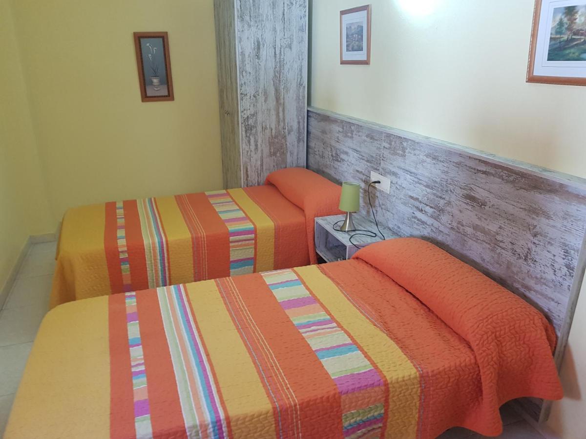 Hostal Virgen Del Rocio Ronda Exterior photo